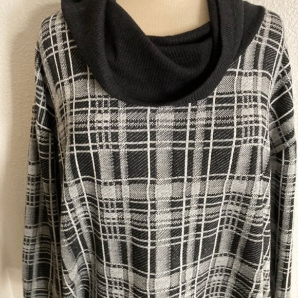 WAS $25 Lane Bryant plaid cowlneck size 18/20 - Picture 2 of 4